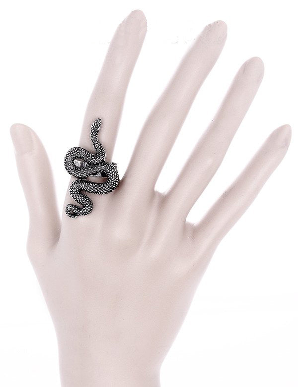 Serpentine Snake Ring Gemwaith