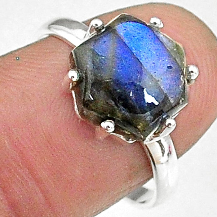 5.05cts Blue Labradorite 925 Sterling Silver Solitaire Ring - size 8 - 8300 Gemwaith